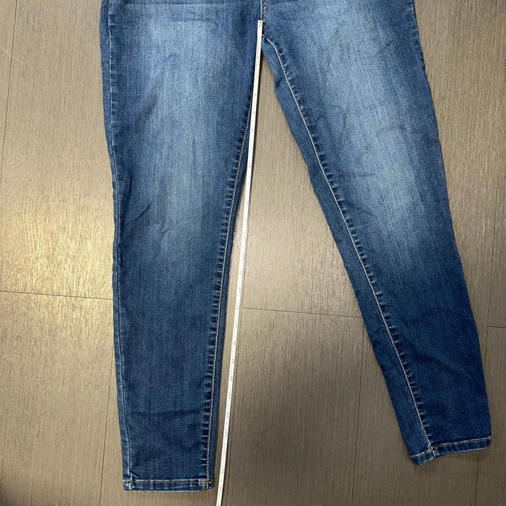 Women's Blue Skinny Jeans Size 28X26 Brown Stitch No Tag Measurements in photos